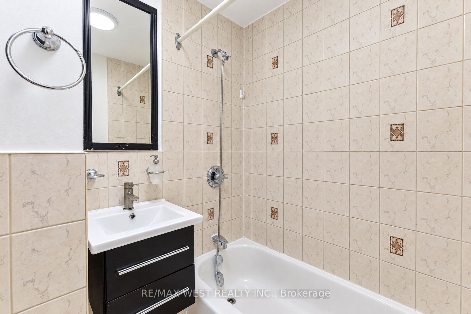 203 Islington Avenue Main Property Photo 22