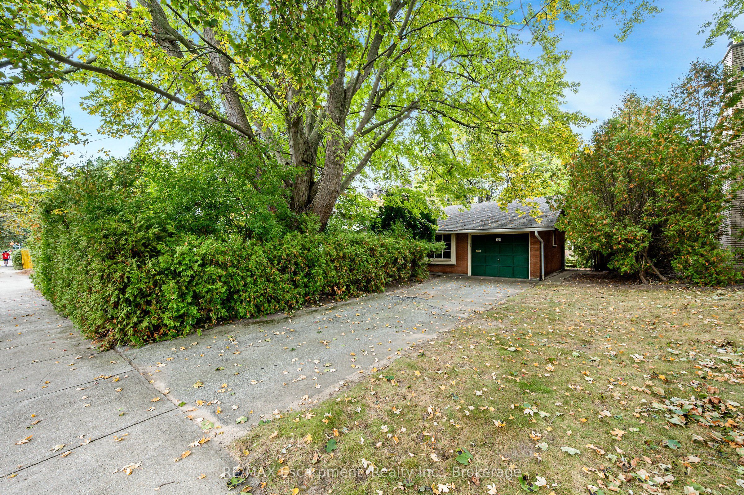 326 Walkers Line Property Photo 2