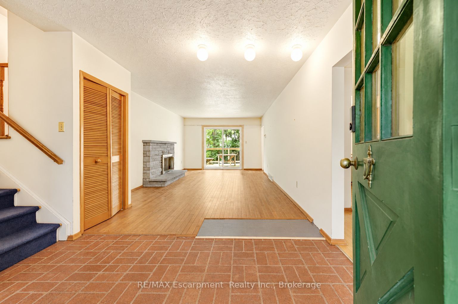 326 Walkers Line Property Photo 4
