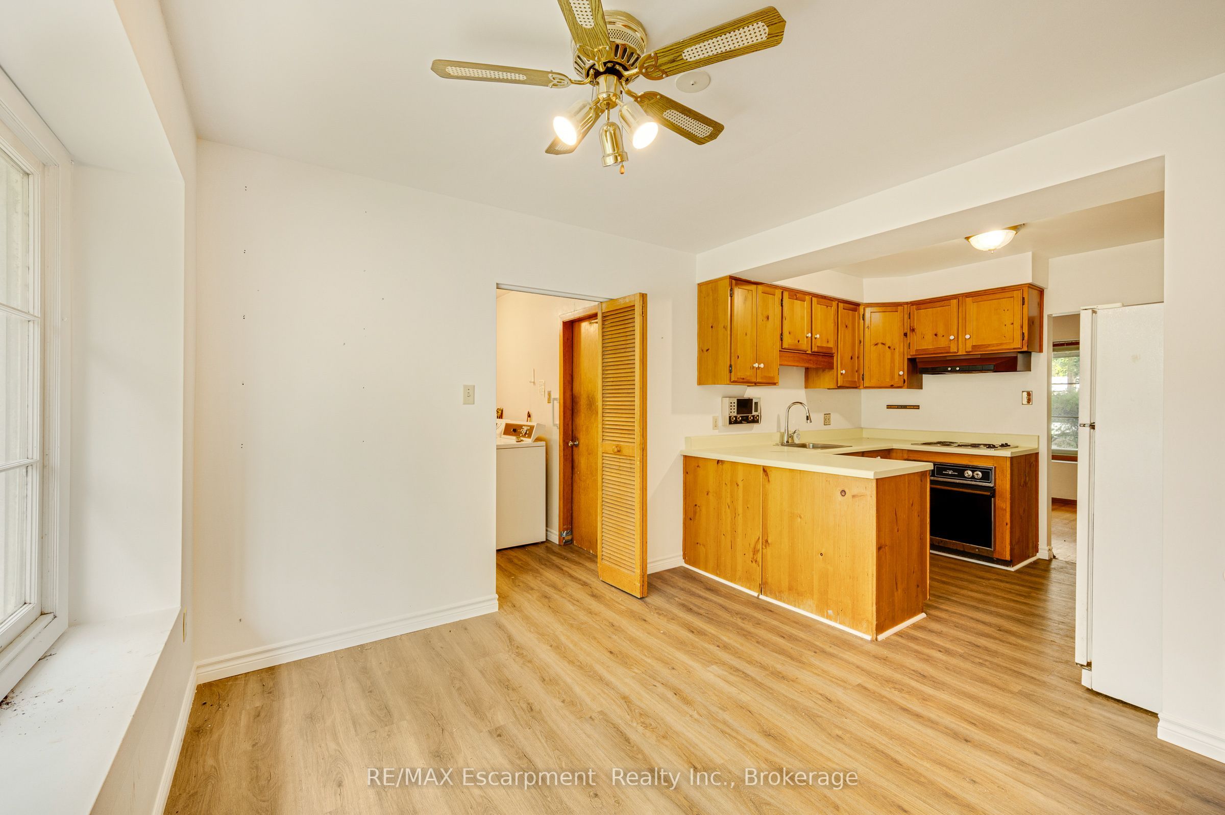 326 Walkers Line Property Photo 6