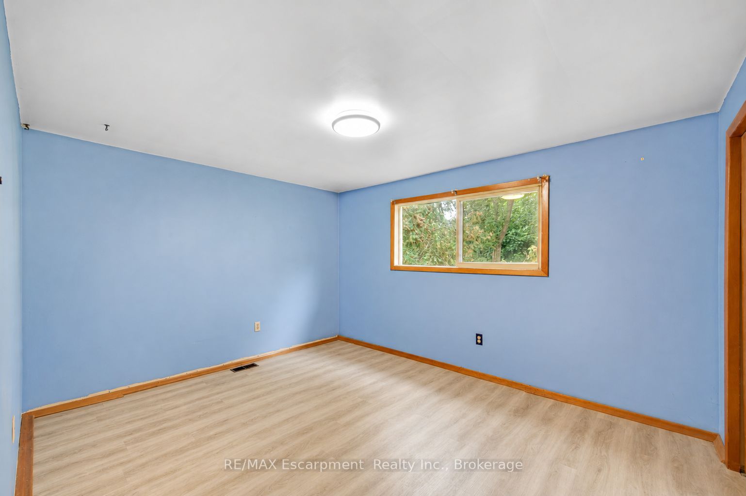 326 Walkers Line Property Photo 9