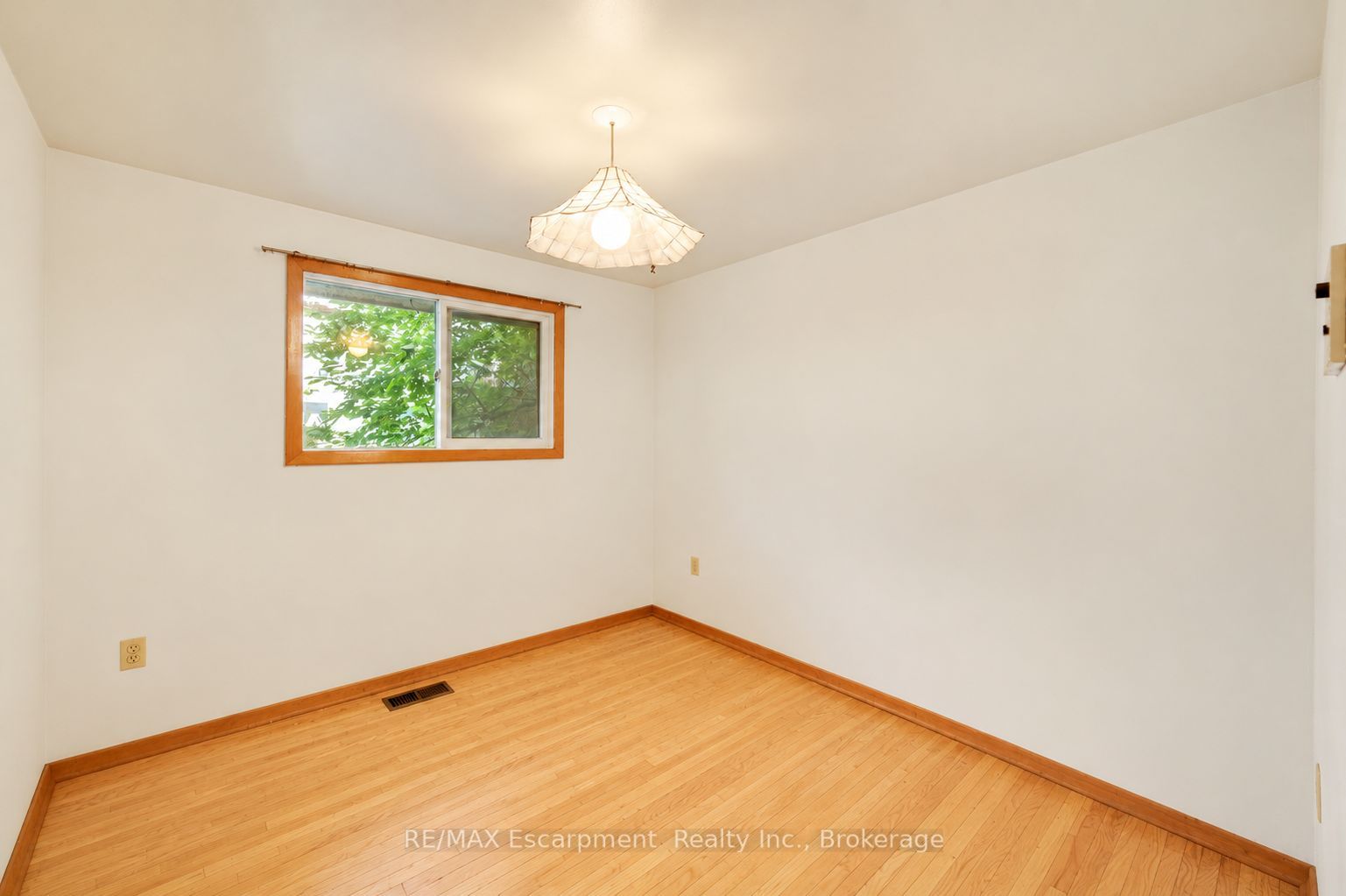 326 Walkers Line Property Photo 11
