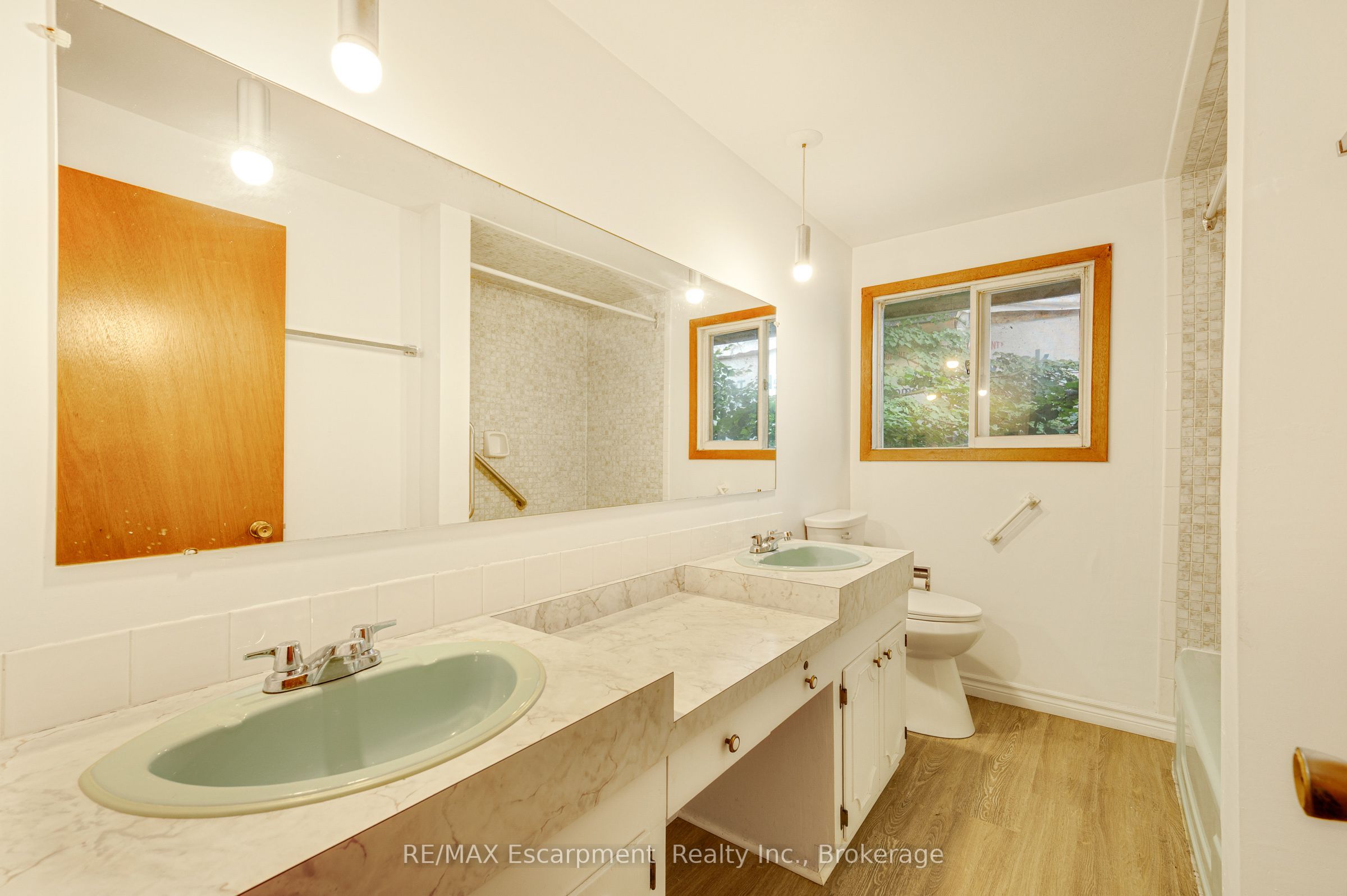 326 Walkers Line Property Photo 12