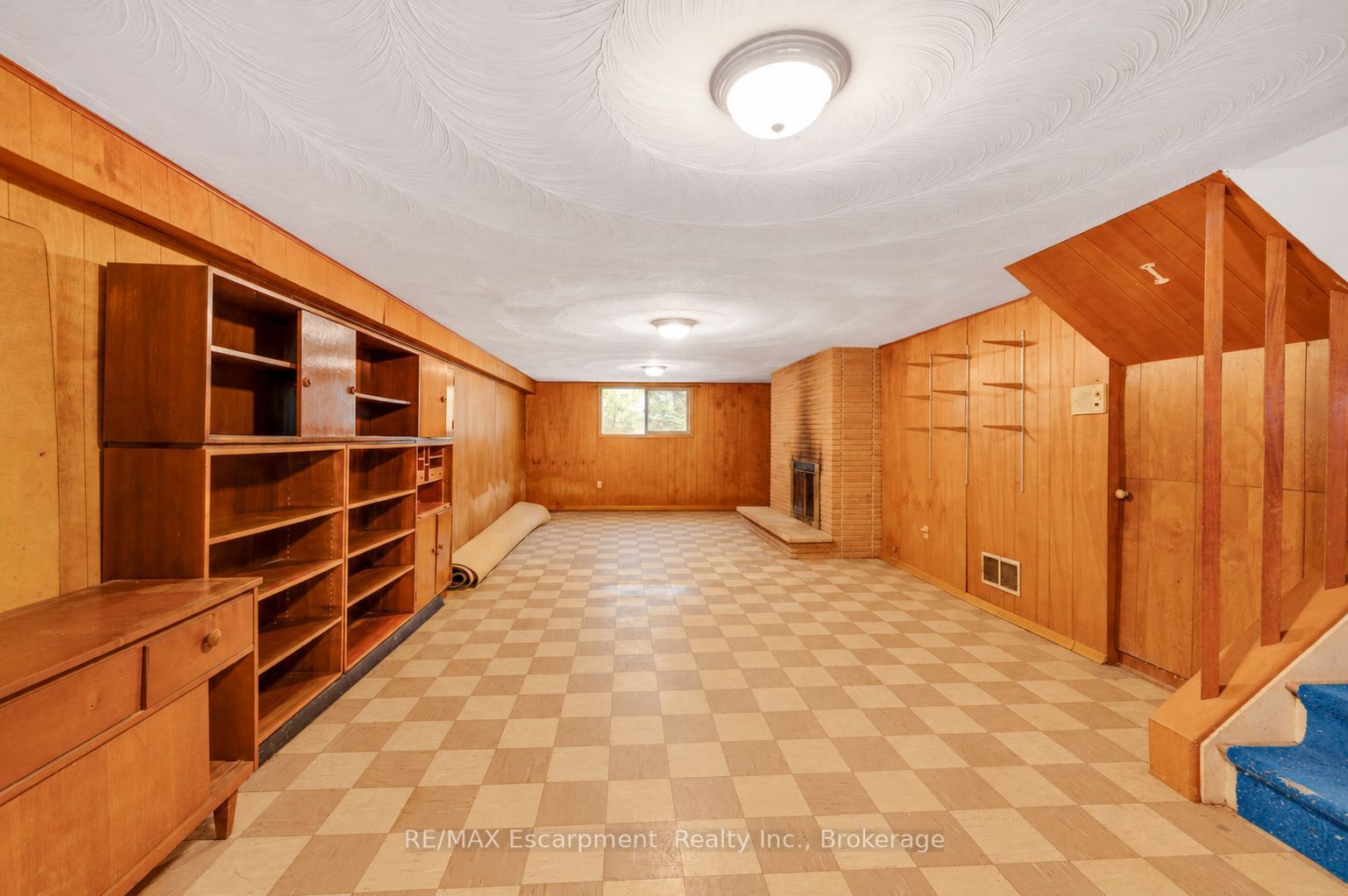 326 Walkers Line Property Photo 13