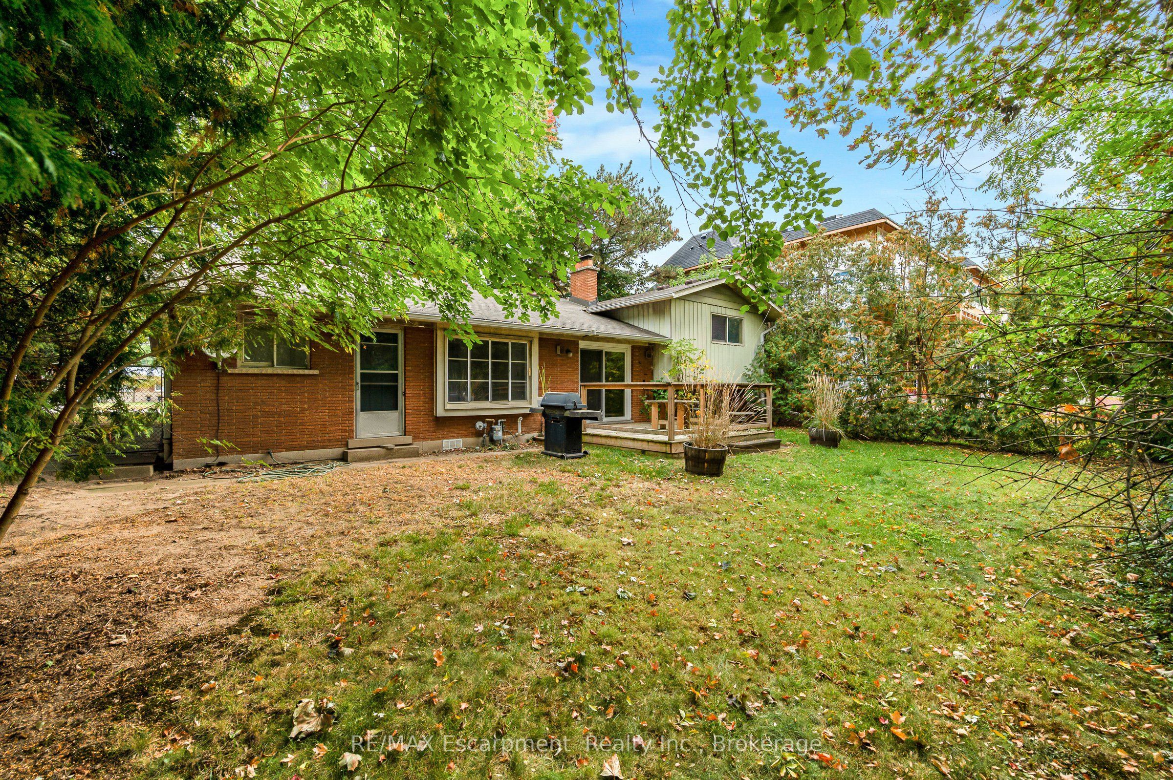 326 Walkers Line Property Photo 14
