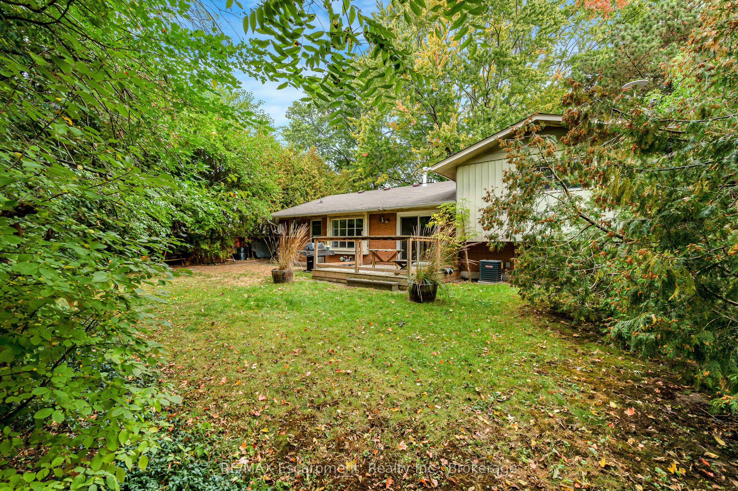 326 Walkers Line Property Photo 15