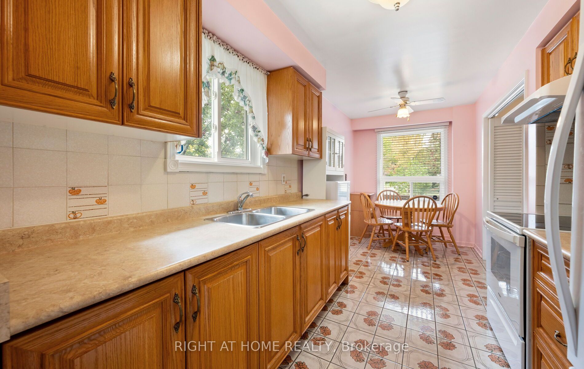 875 Messenger Meadow Drive Property Photo 11