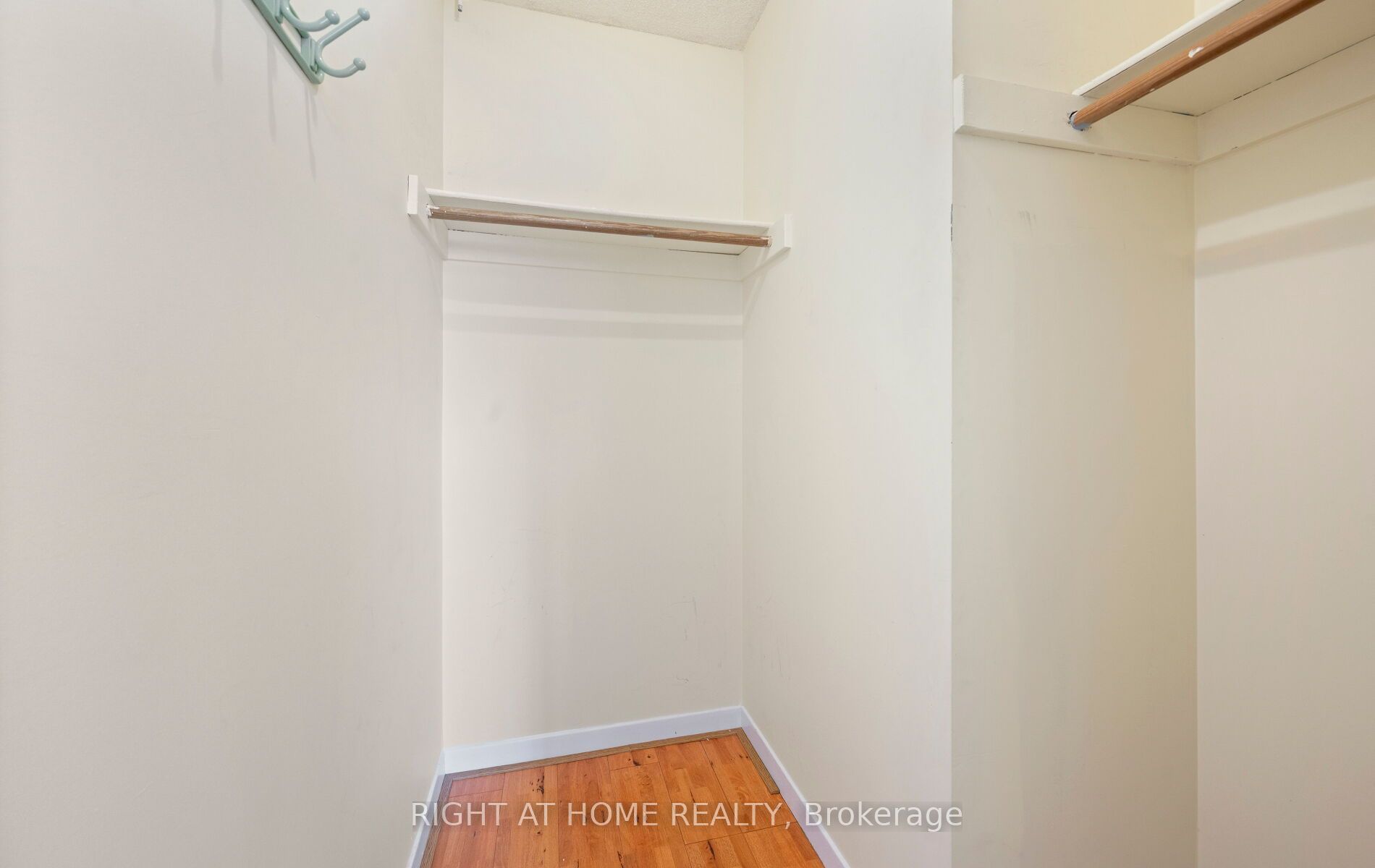 875 Messenger Meadow Drive Property Photo 24