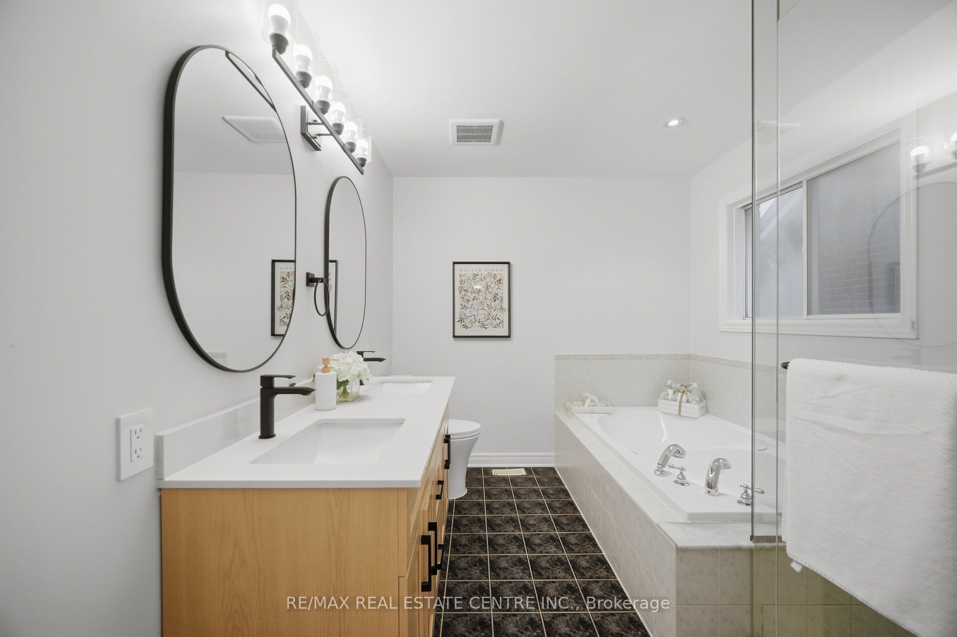 4804 Glasshill Grove Property Photo 26
