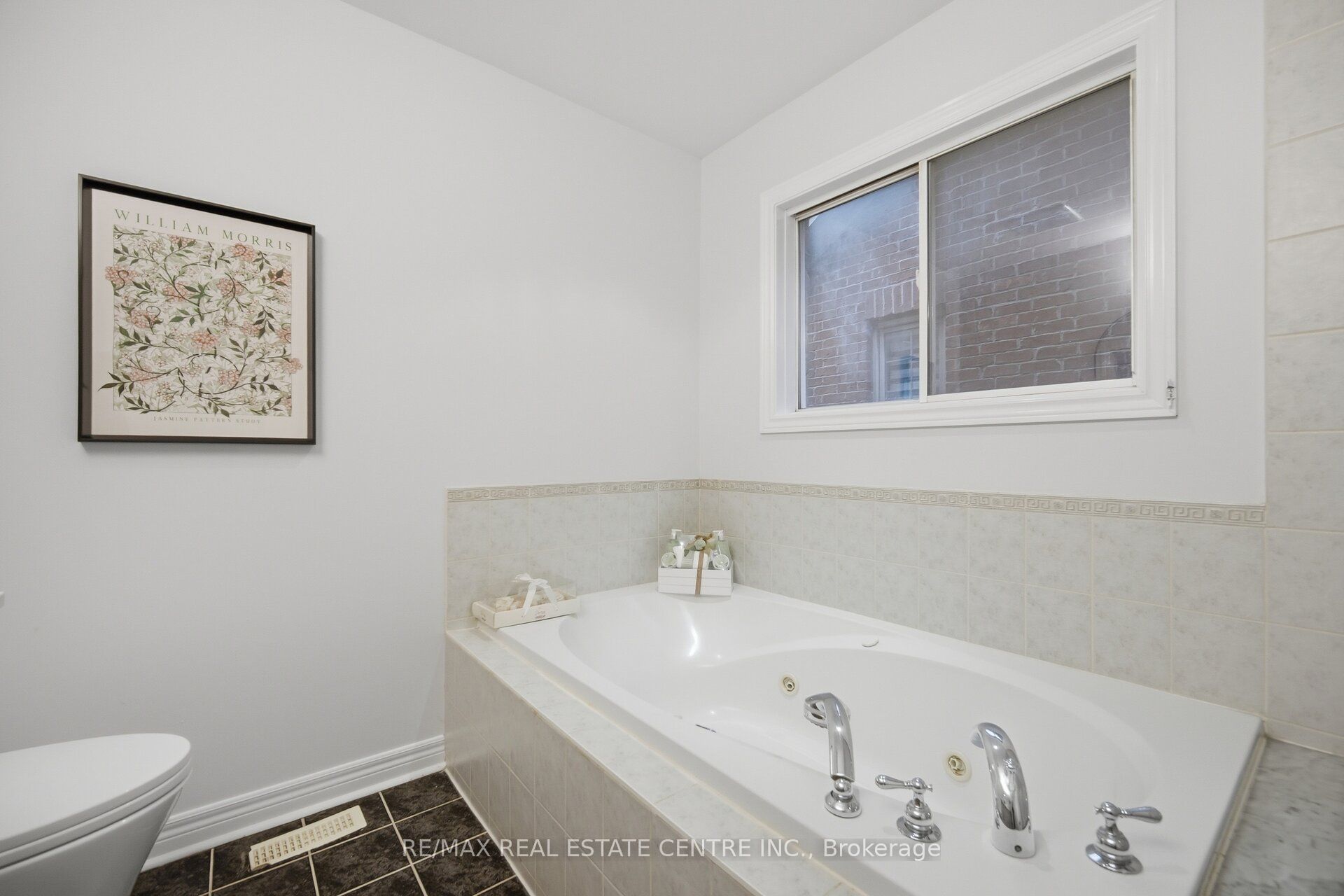 4804 Glasshill Grove Property Photo 28