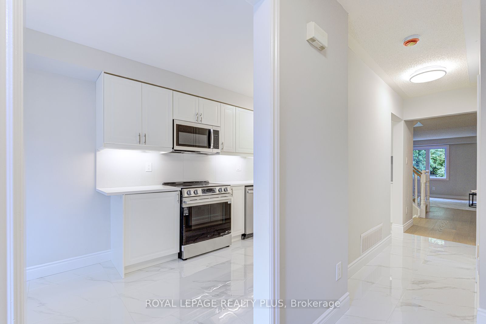 5490 Glen Erin Drive 3 Property Photo 4