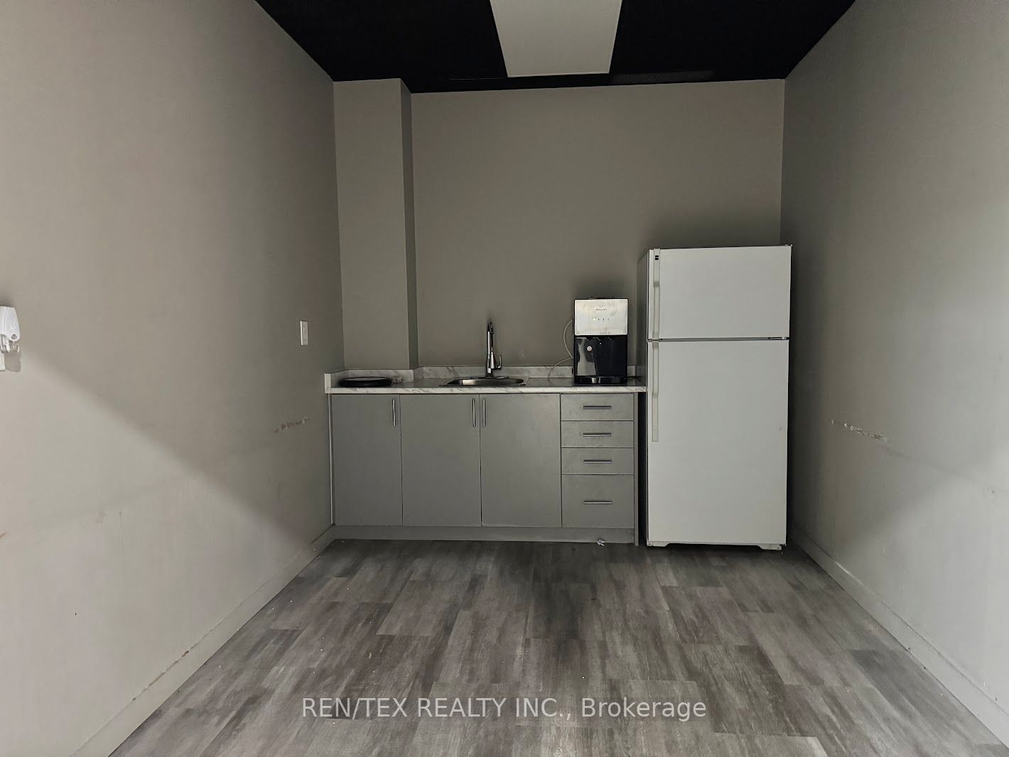 2500 Williams Parkway E 8-9 Property Photo 9