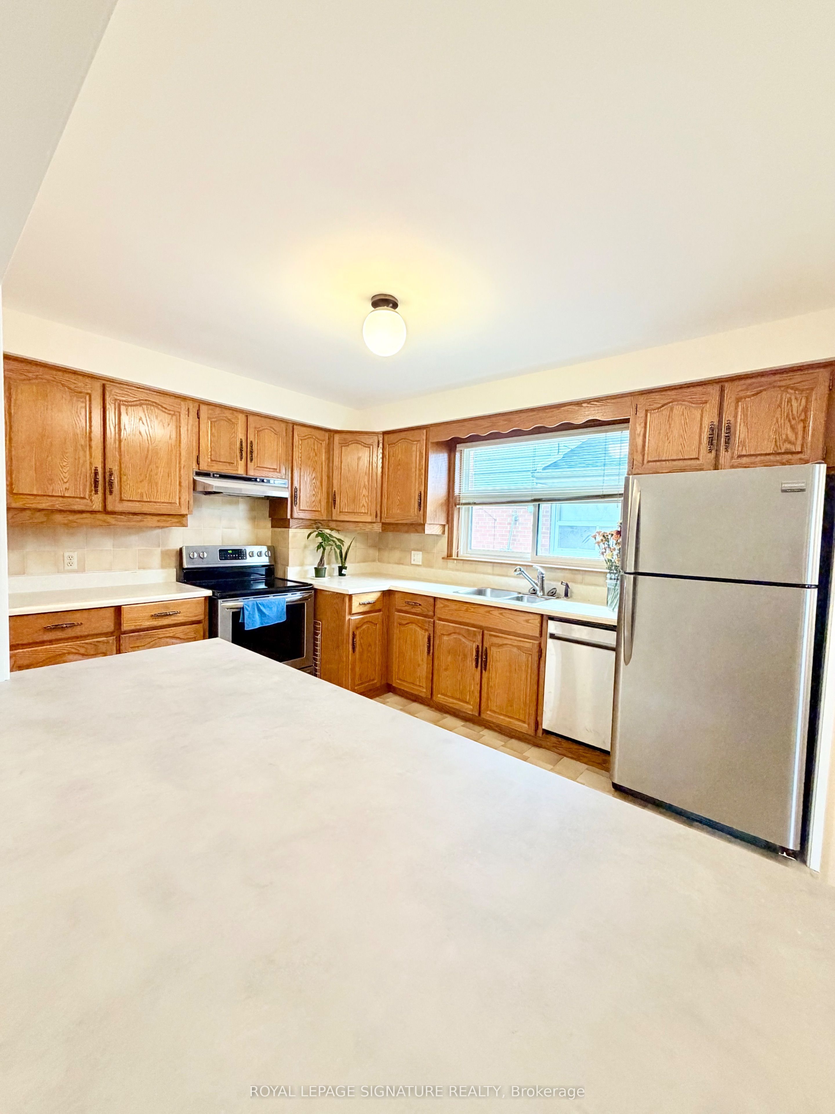3 Avery Avenue Main Property Photo 16