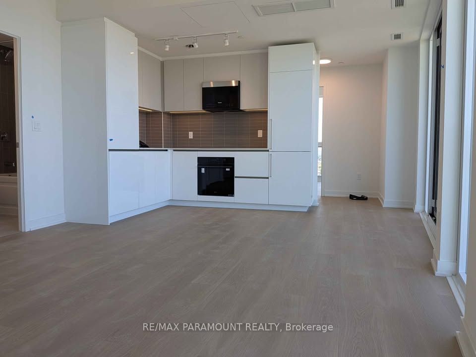 209 Steeles Avenue W 1609 Property Photo 2
