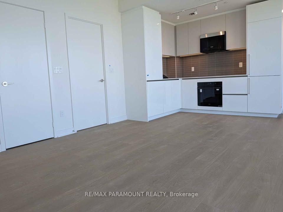 209 Steeles Avenue W 1609 Property Photo 3