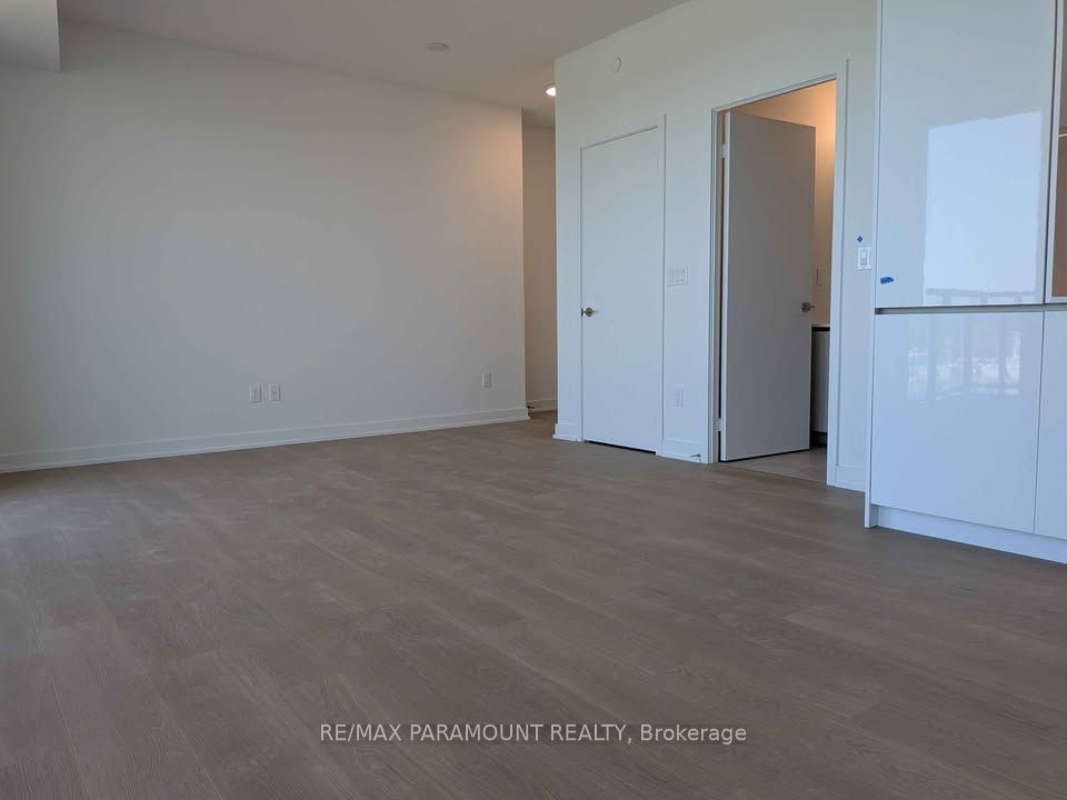 209 Steeles Avenue W 1609 Property Photo 4