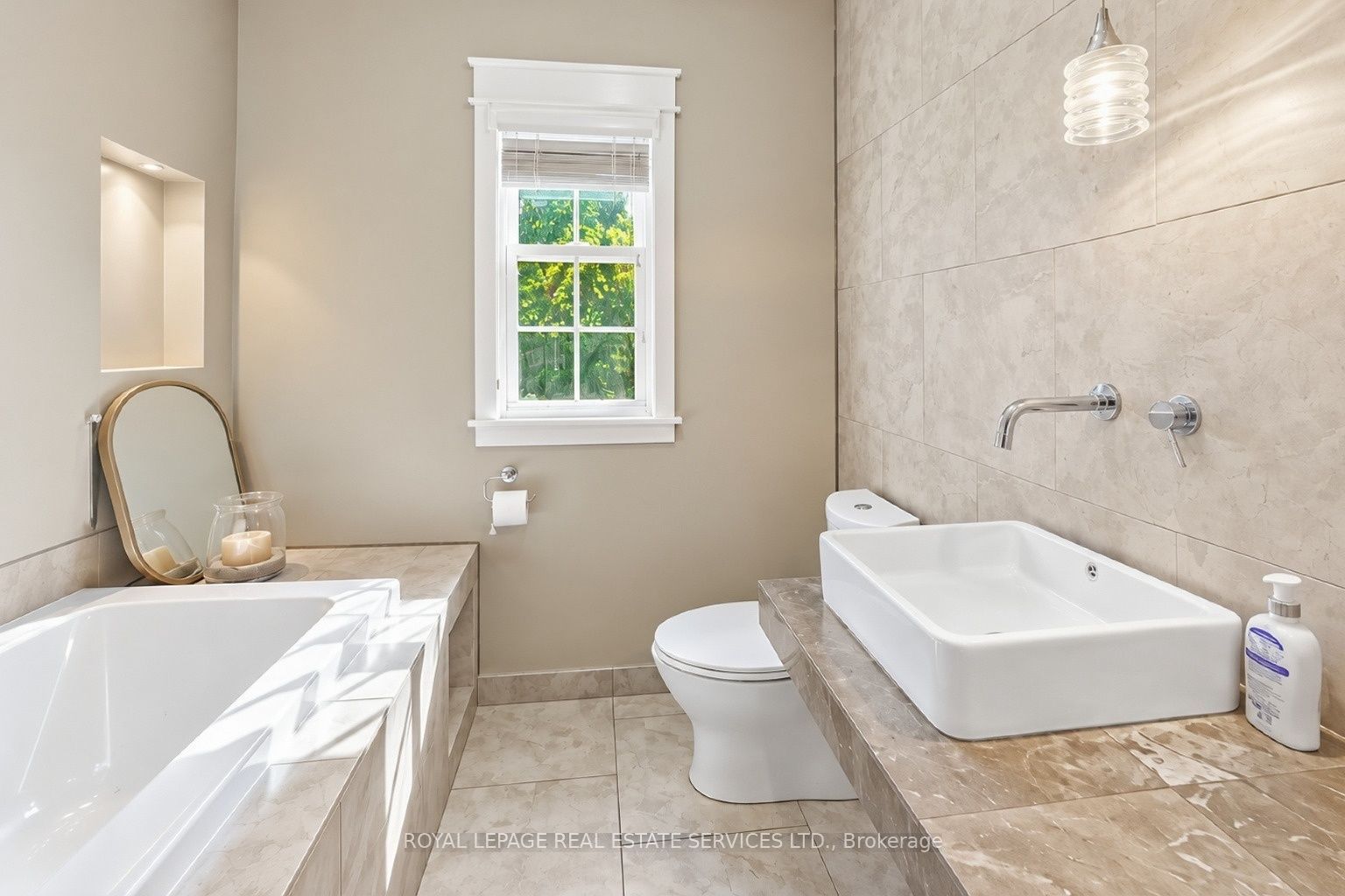 32 Anderson Street Property Photo 22
