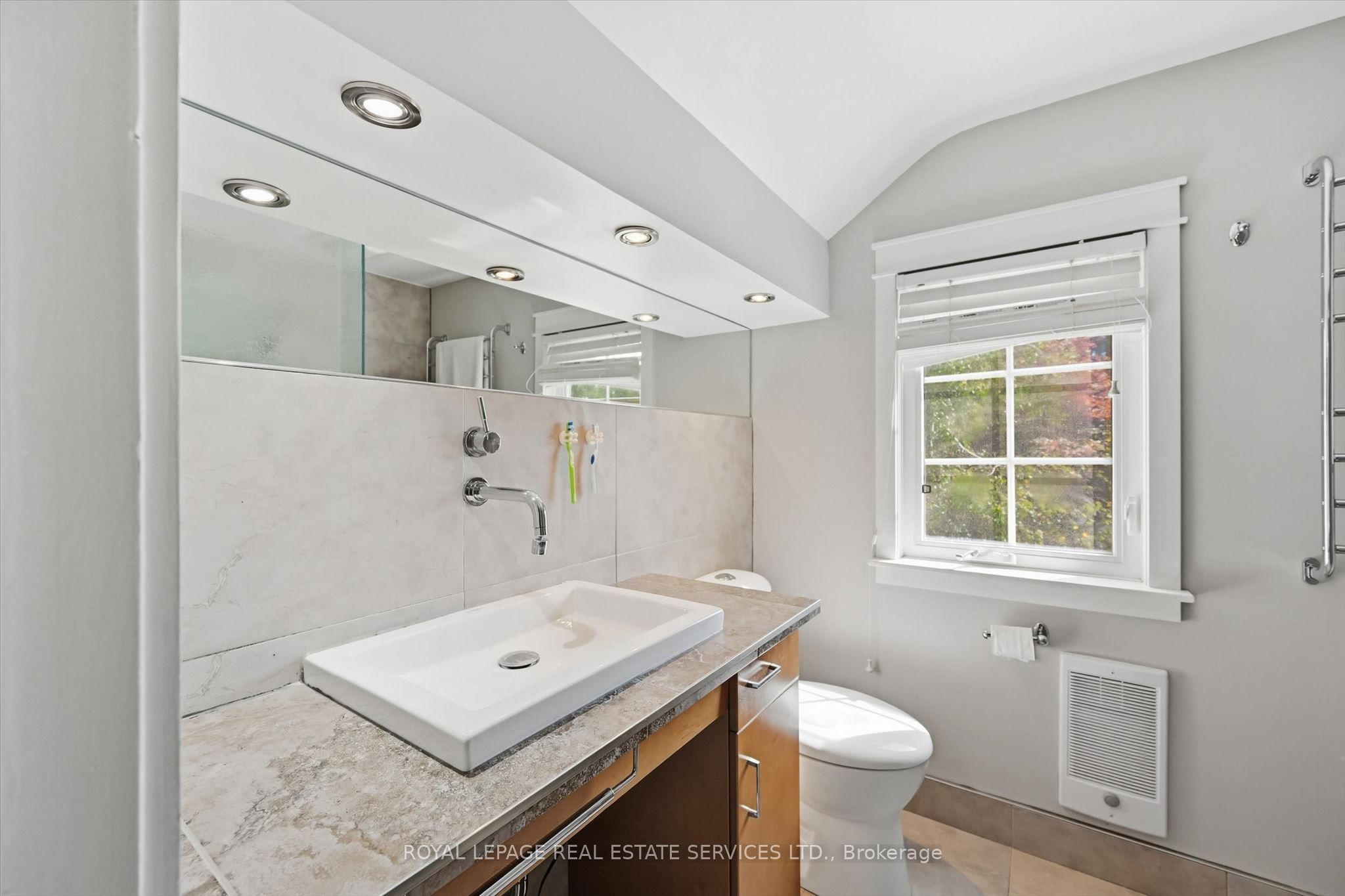 32 Anderson Street Property Photo 30