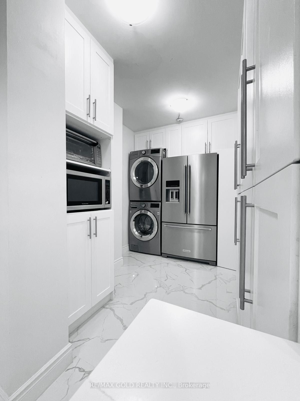 390 Dixon Road 1611 Property Photo 4
