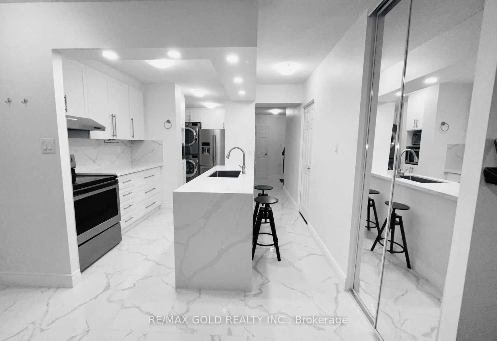 390 Dixon Road 1611 Property Photo 5