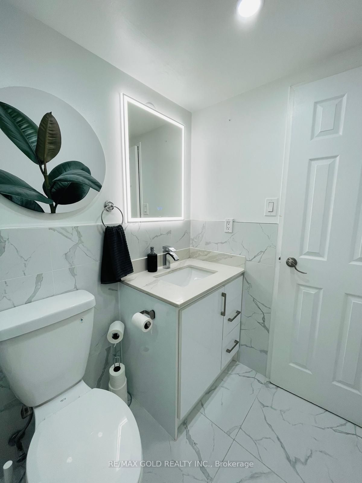 390 Dixon Road 1611 Property Photo 12