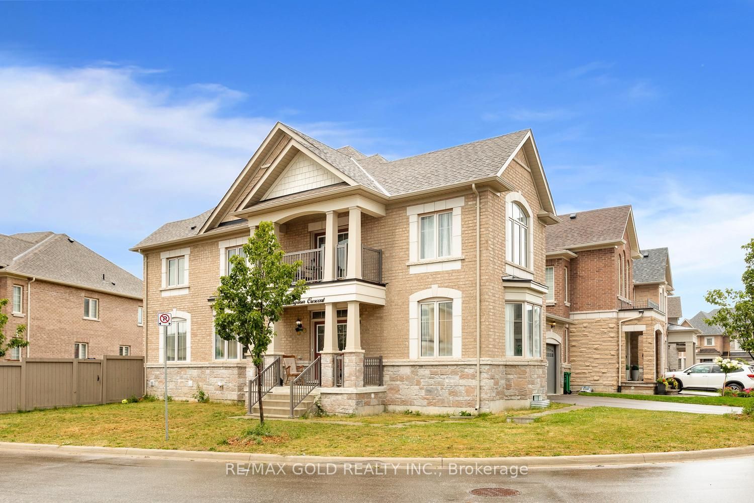 15 Farringdon Crescent Property Photo 3