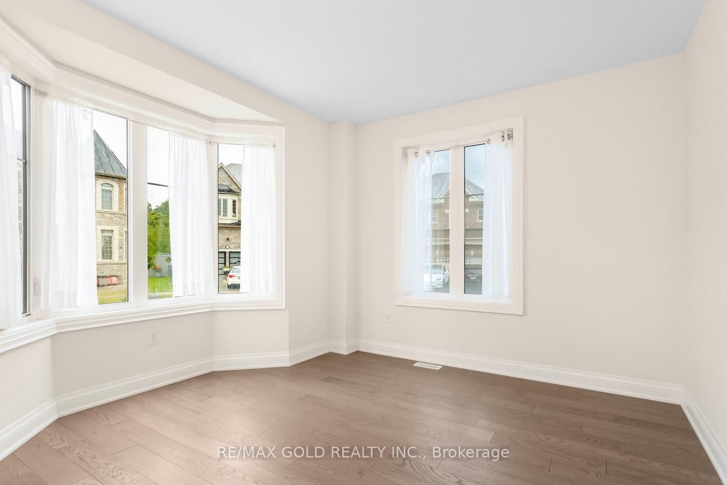 15 Farringdon Crescent Property Photo 8