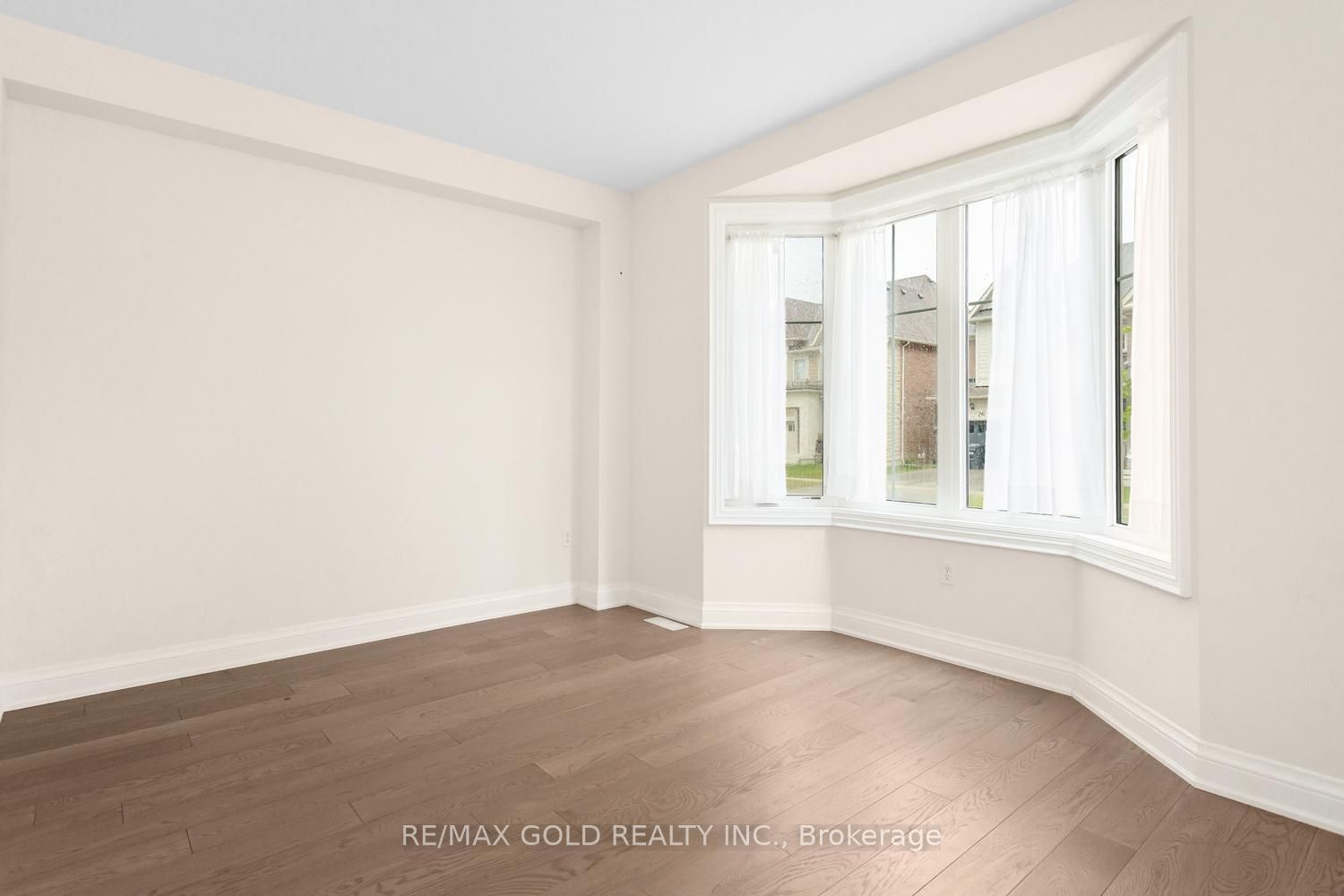 15 Farringdon Crescent Property Photo 9