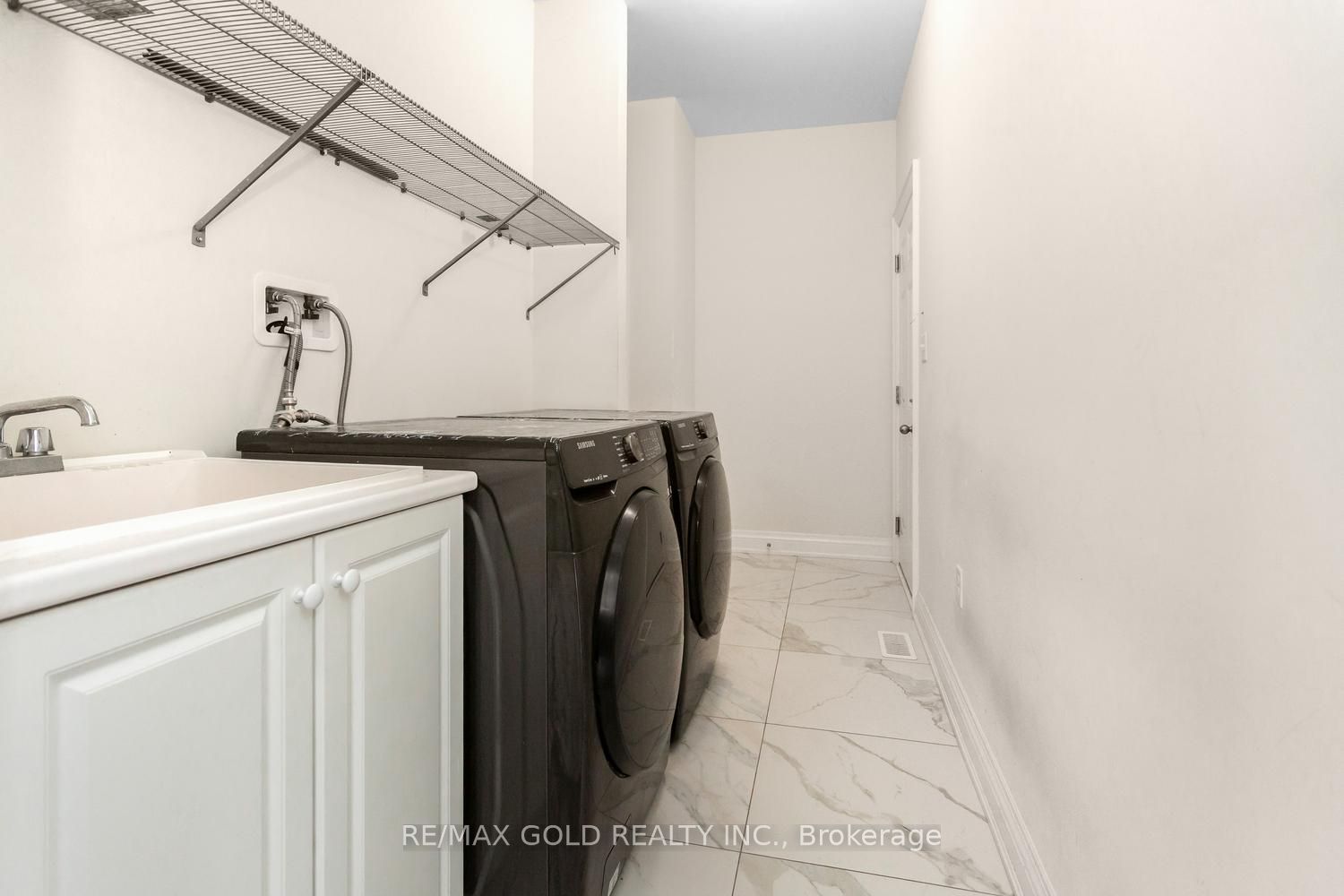15 Farringdon Crescent Property Photo 16