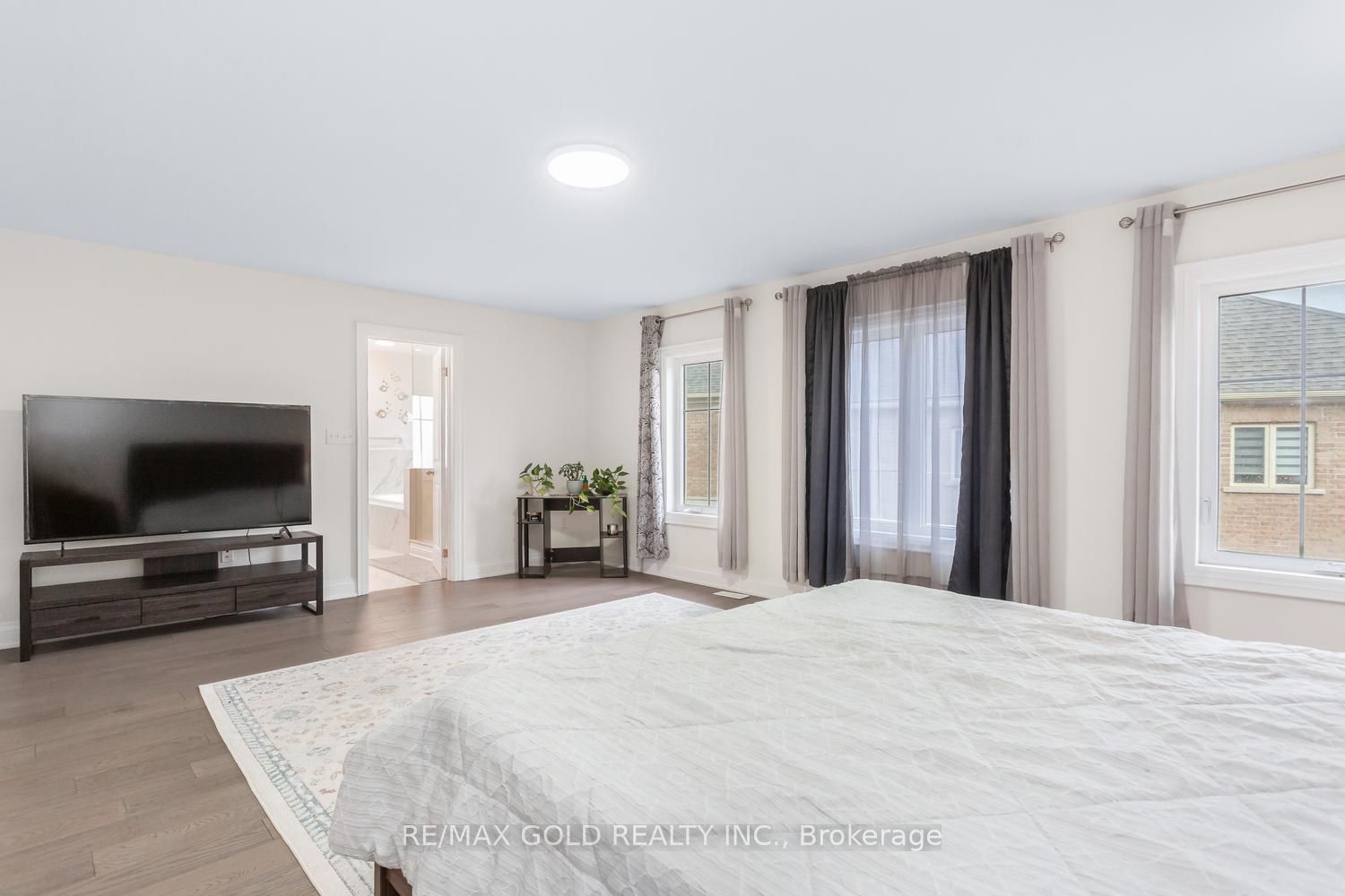 15 Farringdon Crescent Property Photo 22