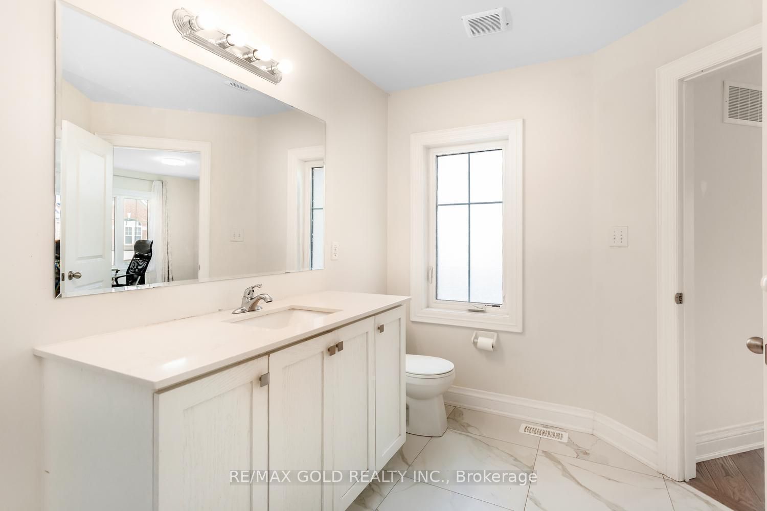 15 Farringdon Crescent Property Photo 31