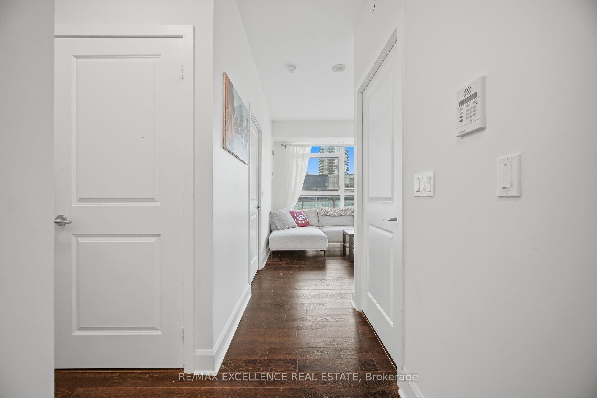 33 Shore Breeze Drive 1208 Property Photo 8