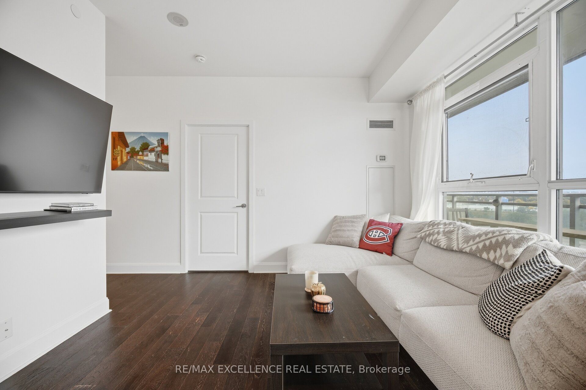 33 Shore Breeze Drive 1208 Property Photo 10