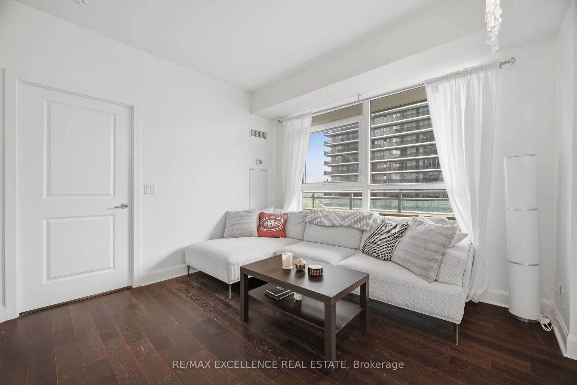 33 Shore Breeze Drive 1208 Property Photo 11