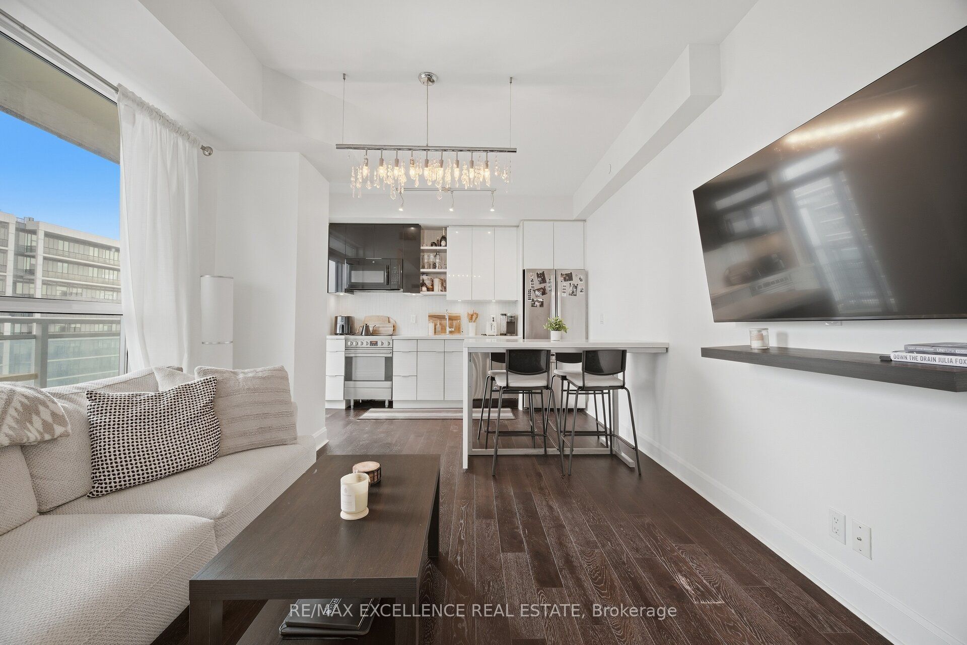 33 Shore Breeze Drive 1208 Property Photo 13