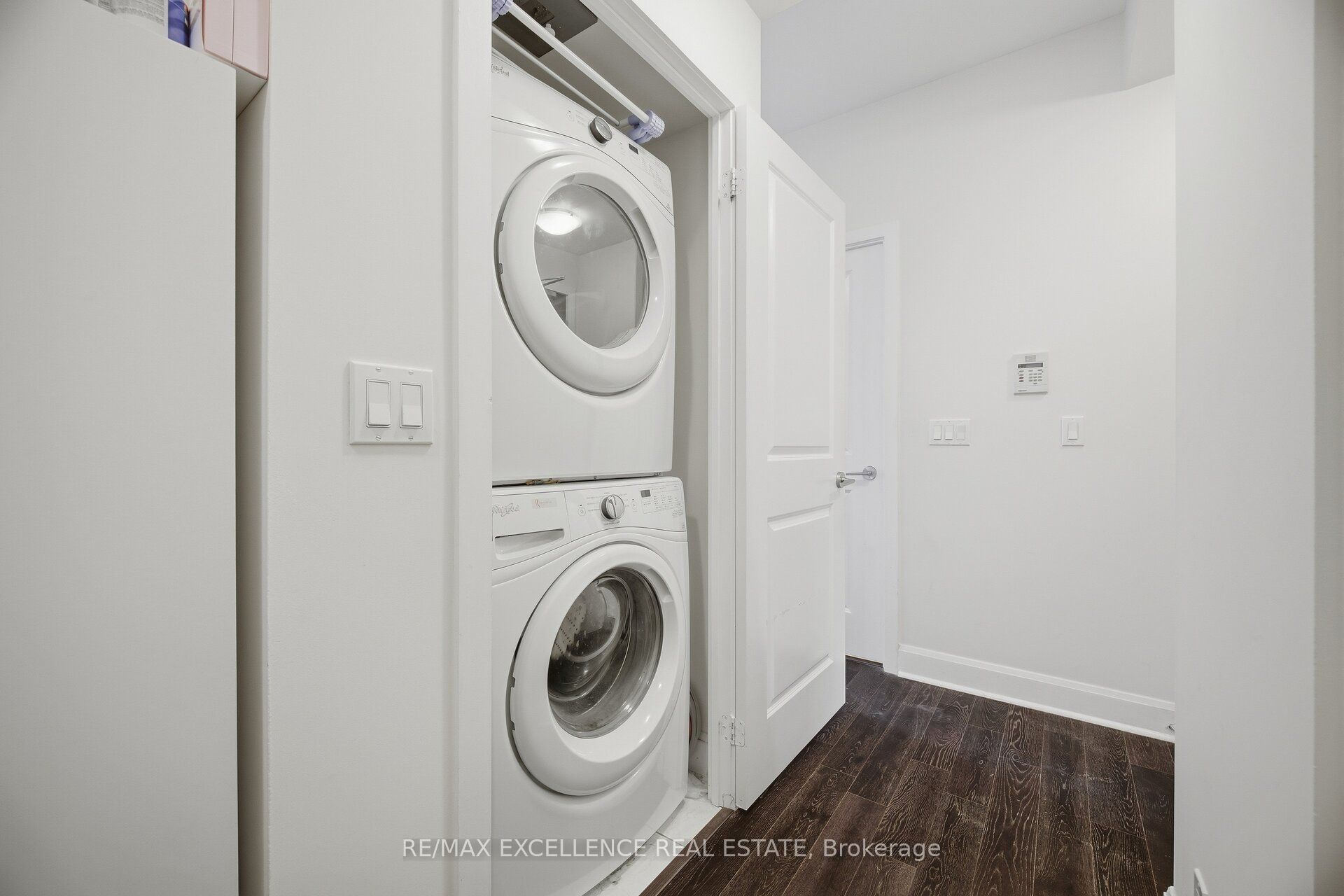 33 Shore Breeze Drive 1208 Property Photo 28