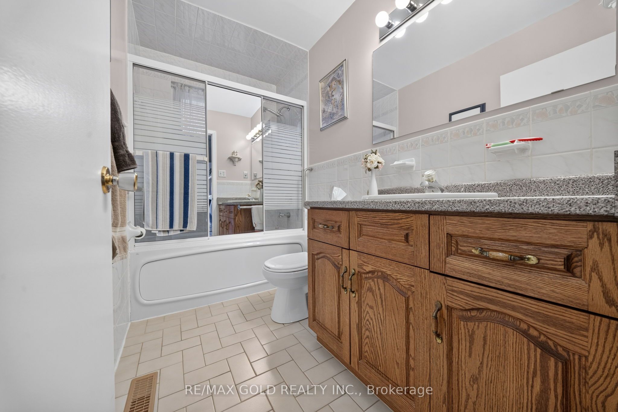 25 Drayton Crescent Property Photo 28