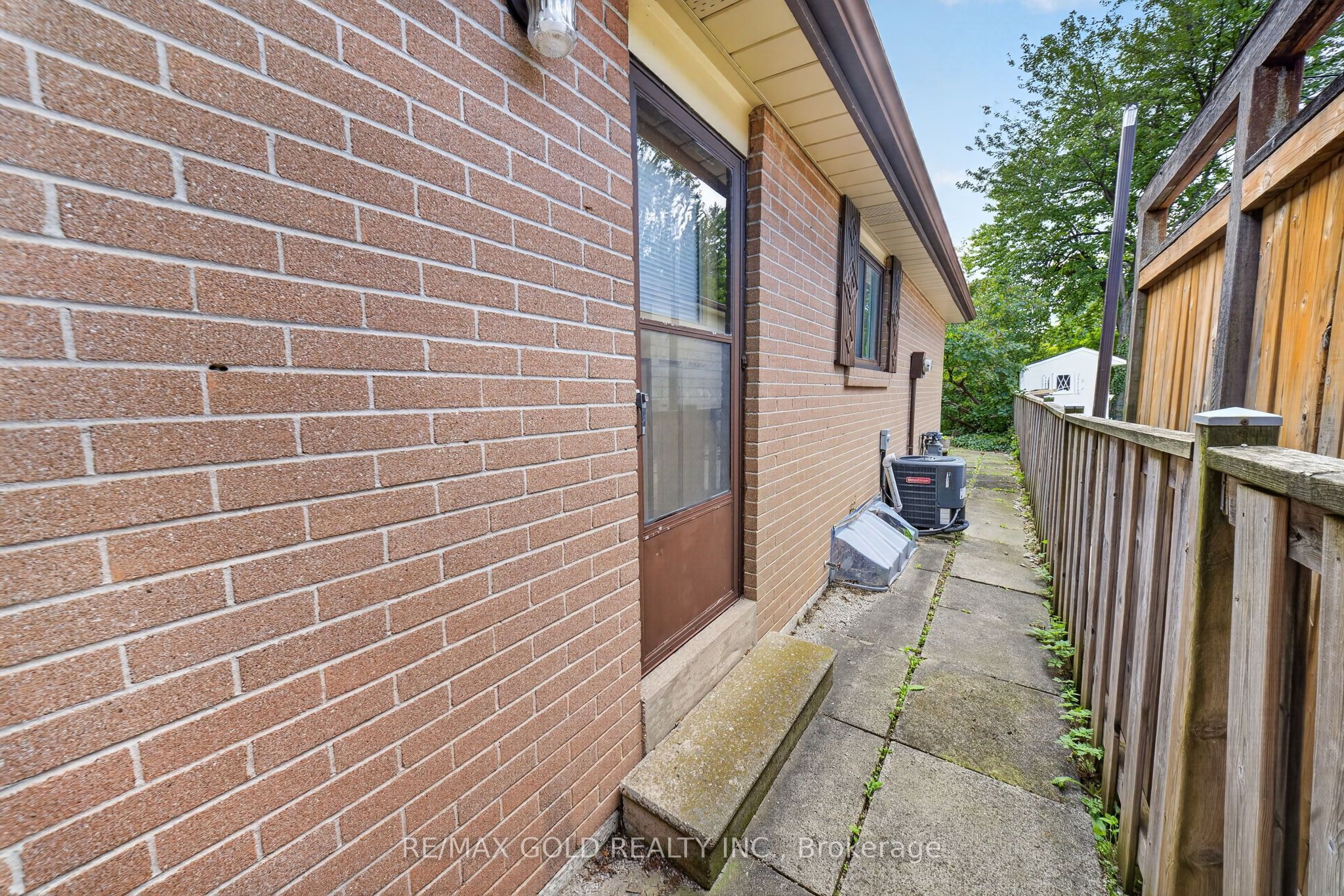 25 Drayton Crescent Property Photo 35