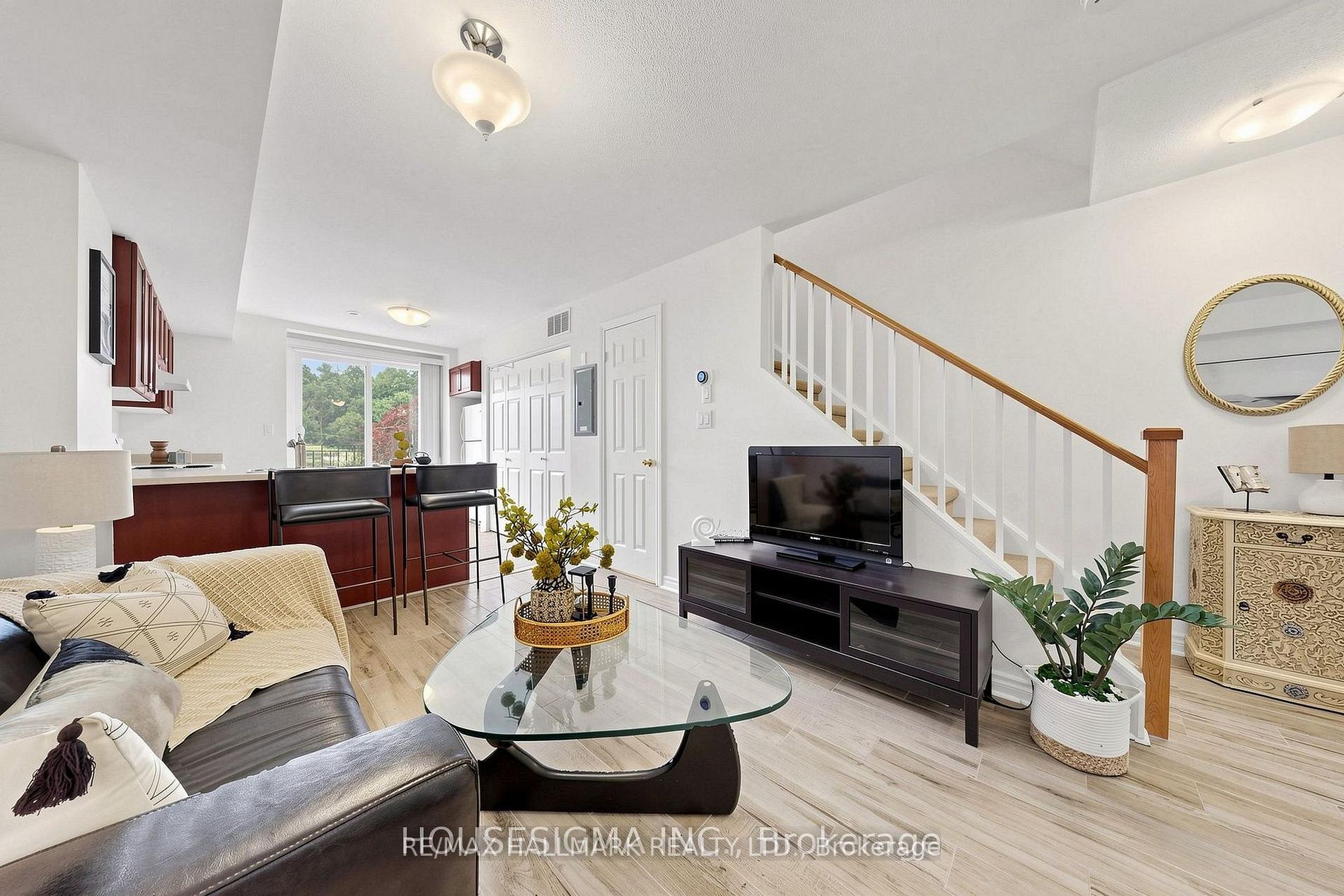 870 Jane Street 106 Property Photo 4