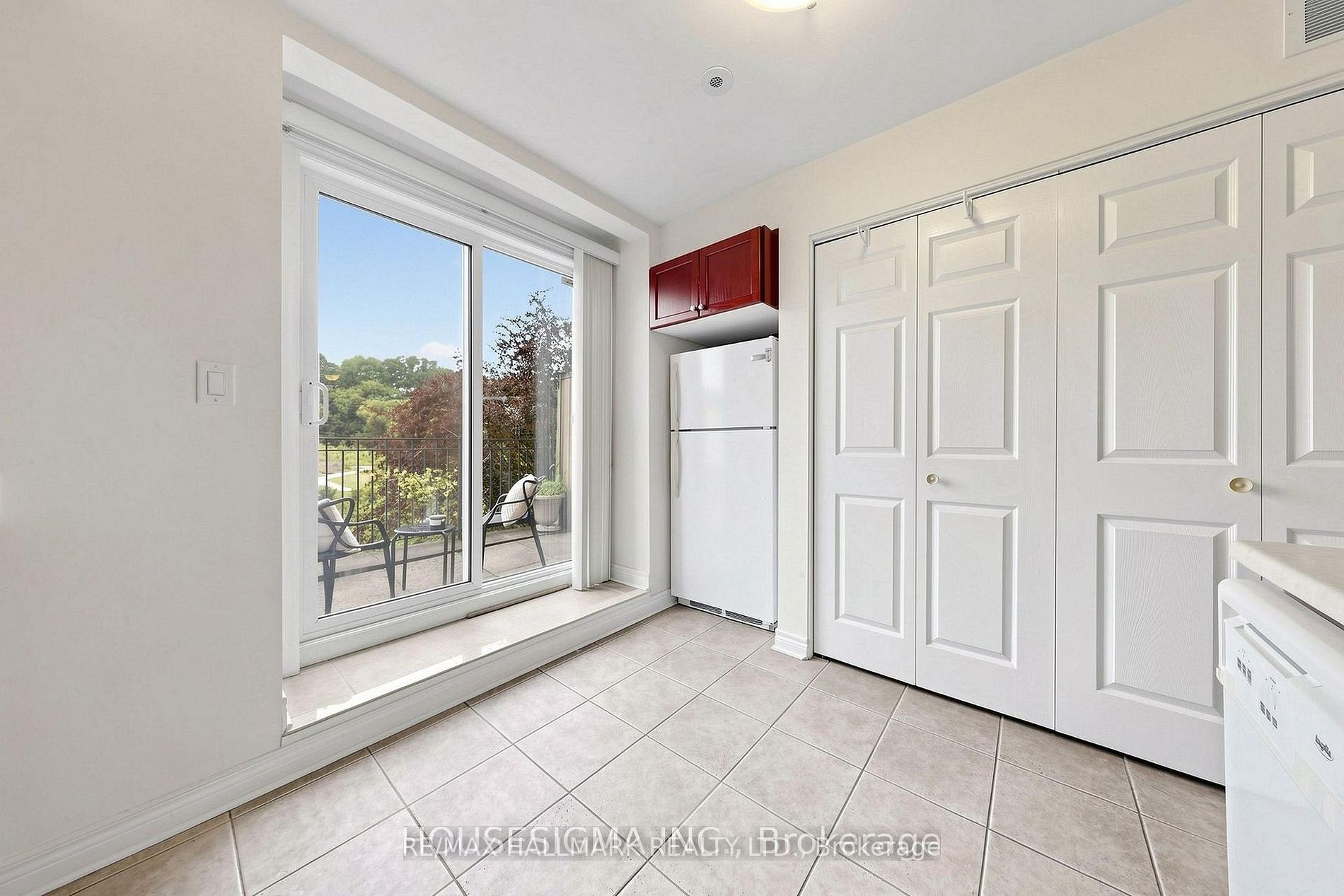 870 Jane Street 106 Property Photo 11