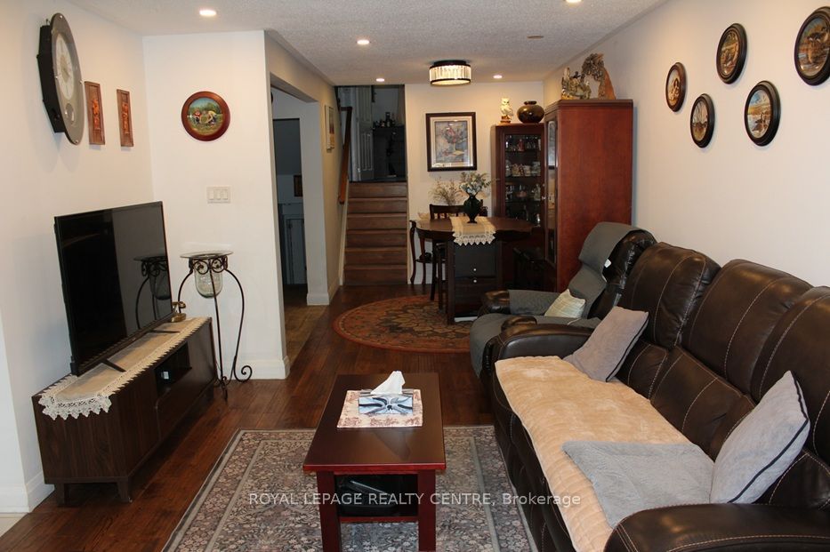 2385 Padstow Crescent Property Photo 4