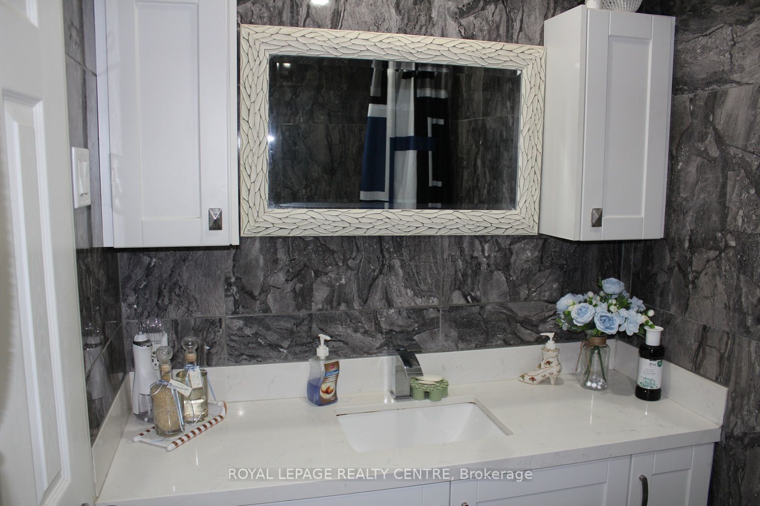 2385 Padstow Crescent Property Photo 9