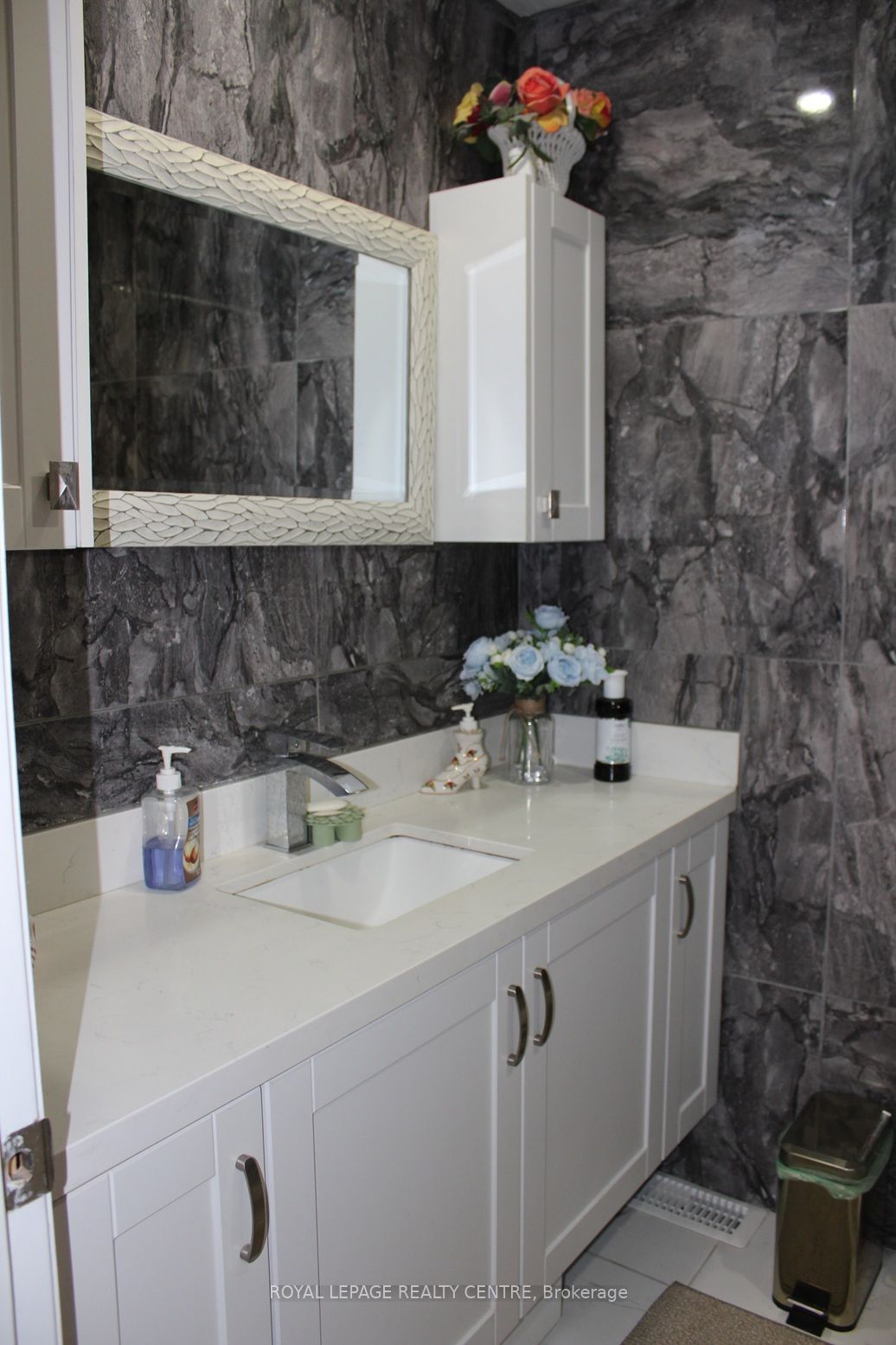 2385 Padstow Crescent Property Photo 10
