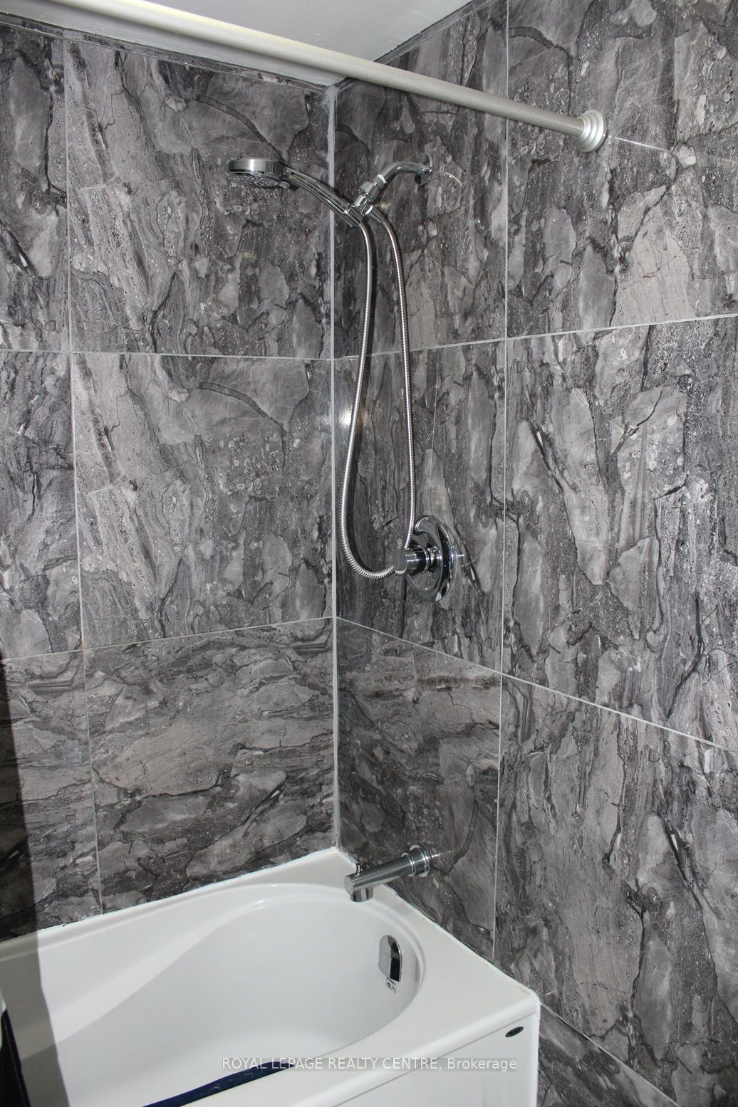 2385 Padstow Crescent Property Photo 12