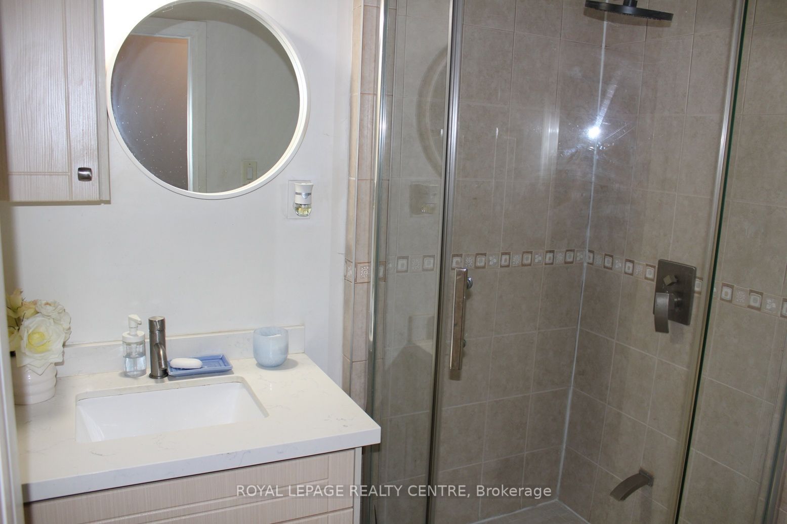 2385 Padstow Crescent Property Photo 24