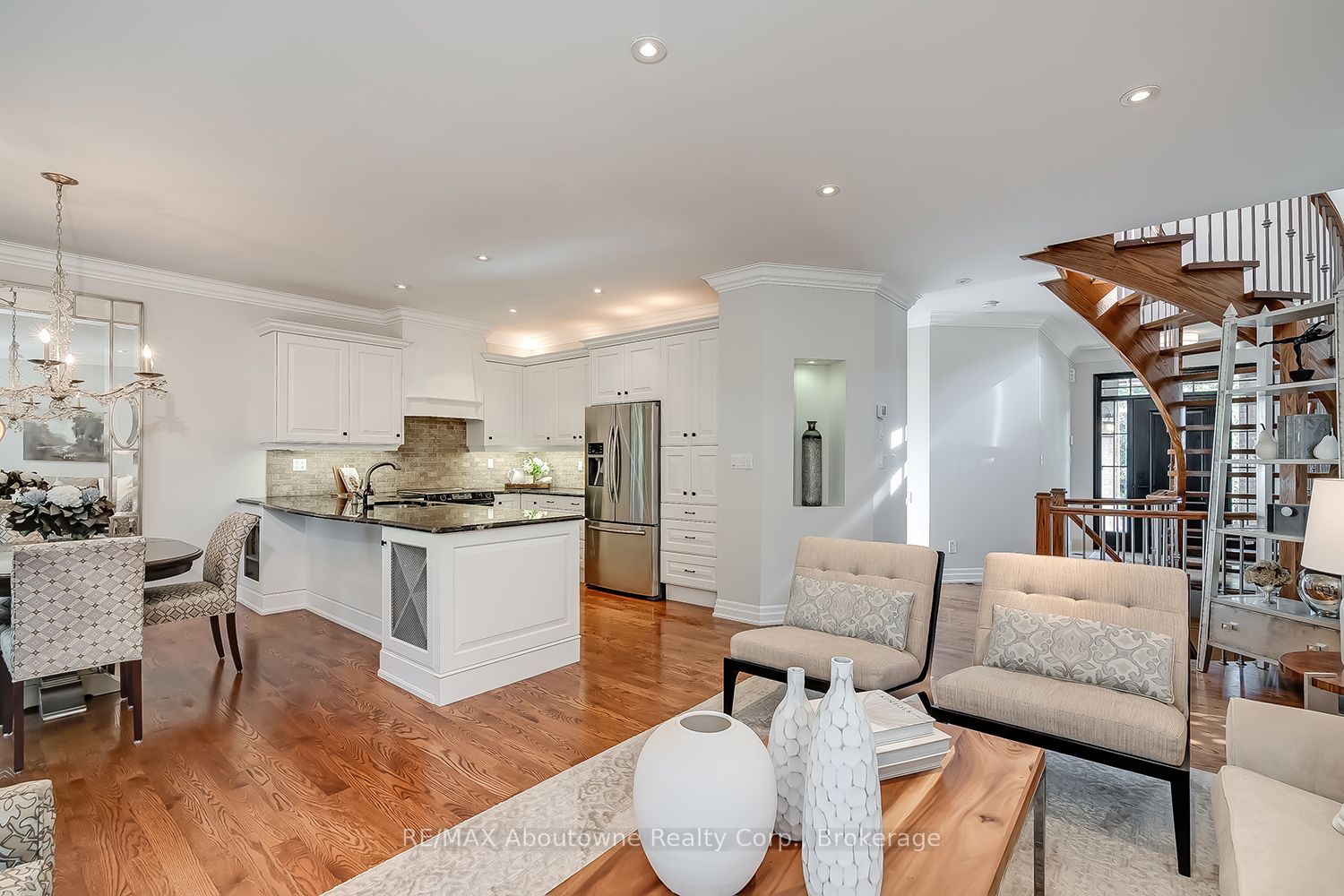 2351 Woodfield Road Property Photo 8