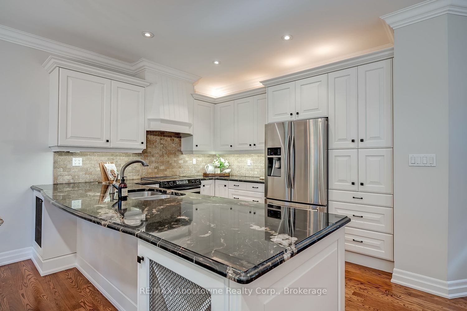 2351 Woodfield Road Property Photo 13
