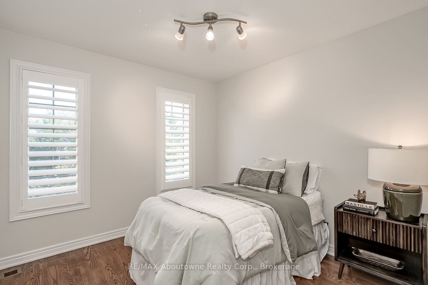 2351 Woodfield Road Property Photo 20
