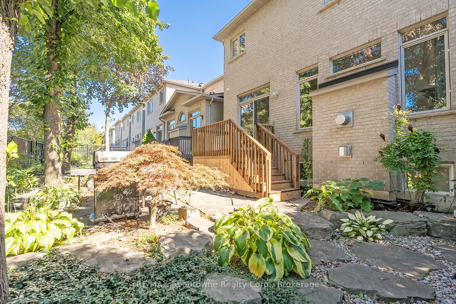 2351 Woodfield Road Property Photo 30