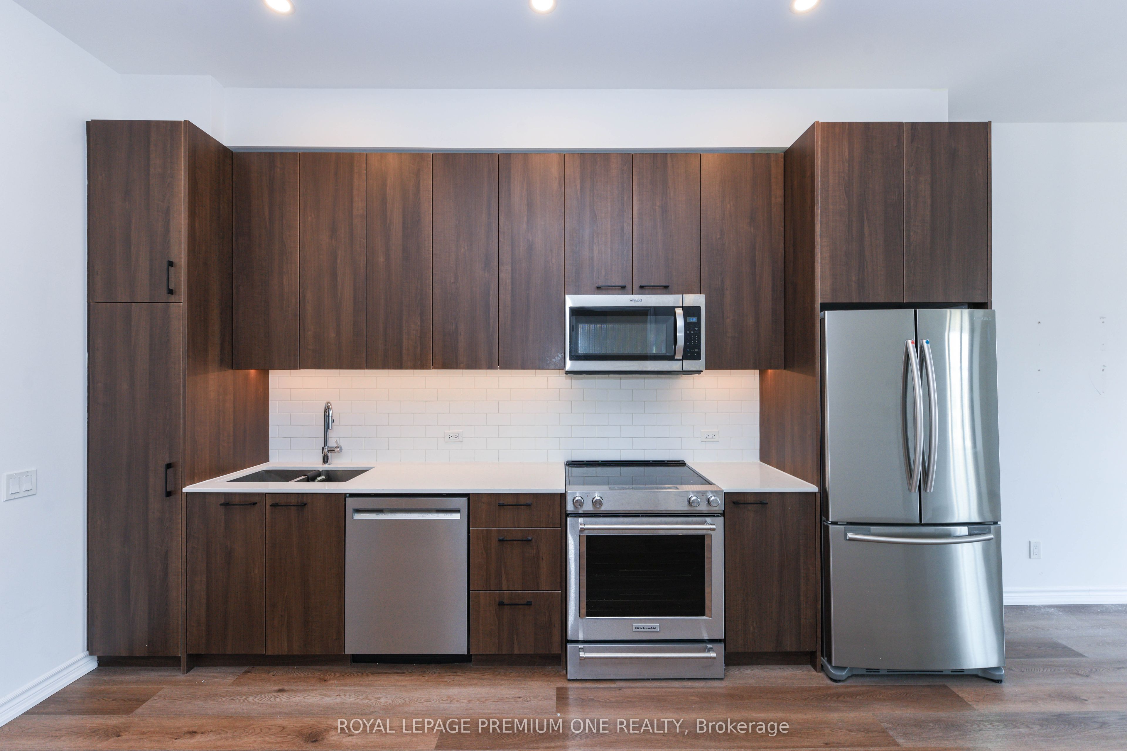 571 Prince Edward Drive N 610 Property Photo 11